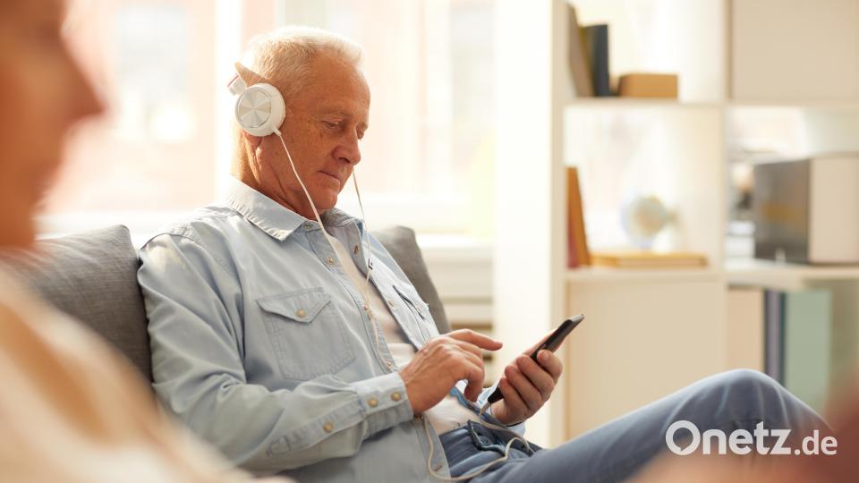 In der App kann bequem die Vorlesefunktion für alle Artikel genutzt werden. Symbolbild: ©Seventyfour - stock.adobe.com