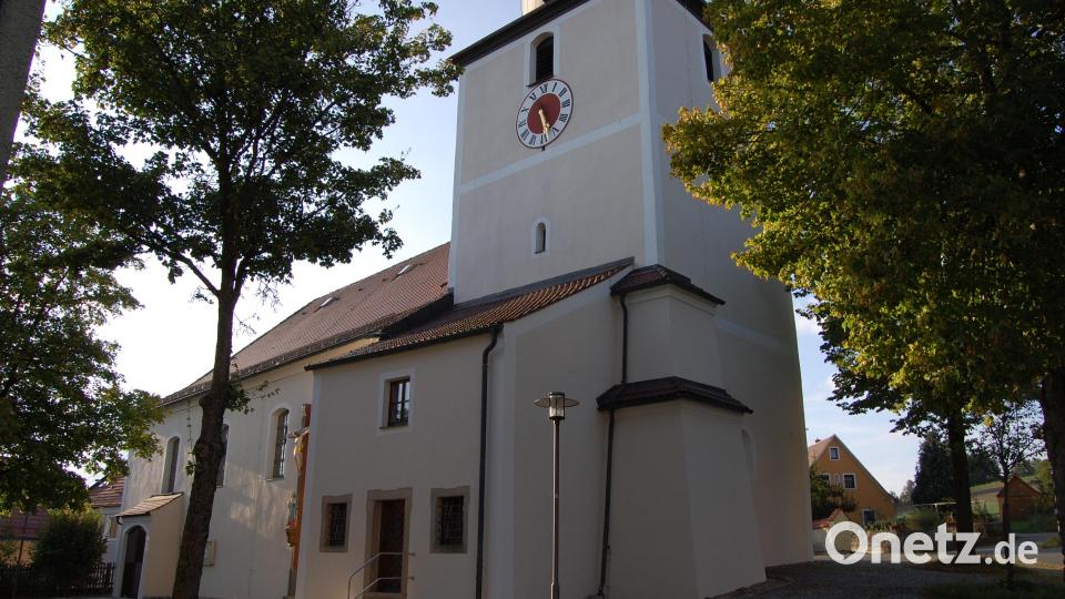 Bischof Rudolf Voderholzer wird die Kirche St. Johannes in Kirchendemenreuth nach aufwändigen Renovierungsarbeiten wieder neu einweihen Bild: sm