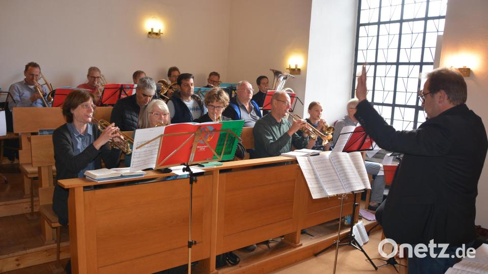 Die Stiftlandbläser, Leitung Kantor Michael Grünwald, begleiteten den Abschlussgottesdienst des Stiftlandtags in Waldsassen. Bild: jr