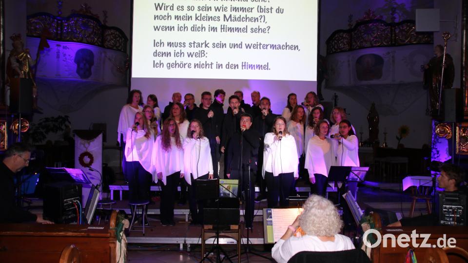 Der Evangelische Freundeskreis Hof führte das Musical &quot;Die Hütte&quot; in der Pfarrkirche auf. Bild: sne