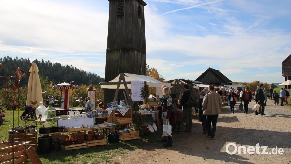 Der Kirchweihmarkt im Freilandmuseum zog nahezu 3000 Besucher an. Bild: Elisabeth Götz/exb