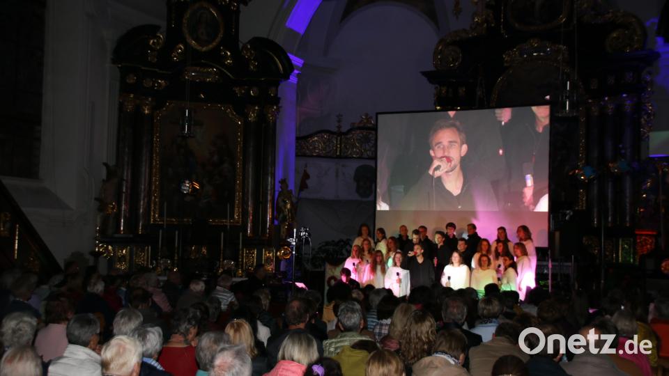 Der Evangelische Freundeskreis Hof führte das Musical &quot;Die Hütte&quot; in der Pfarrkirche auf. Bild: sne
