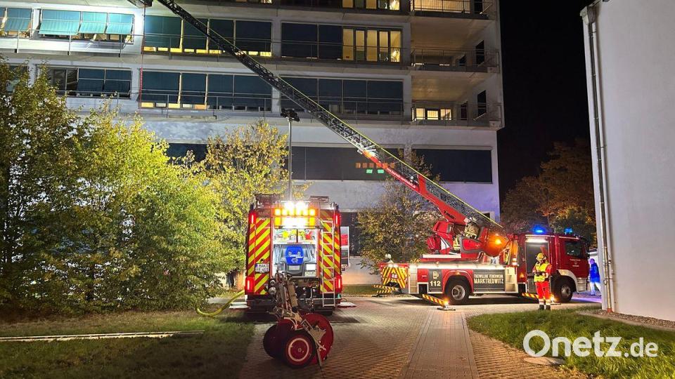 FFW-Übung am Klinikum Marktredwitz. Was wie ein absoluter Notfall aussah, war in Wirklichkeit nur eine Übung der Feuerwehr und des Rettungsdienstes. Bild: FFW Marktredwitz/exb