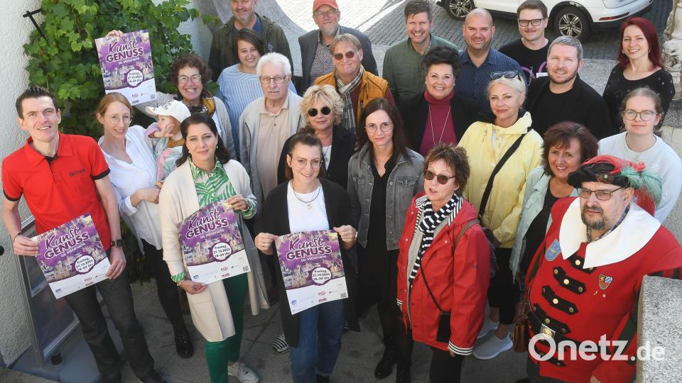 Die Macher stehen bereits in den Startlöchern: Zum Kunstgenuss bis Mitternacht lädt das Stadtmarketing zusammen mit den vielen Vereinen und der beteiligten Geschäftswelt am Freitag, 27. Oktober, ein. Bild: Gabi Schönberger
