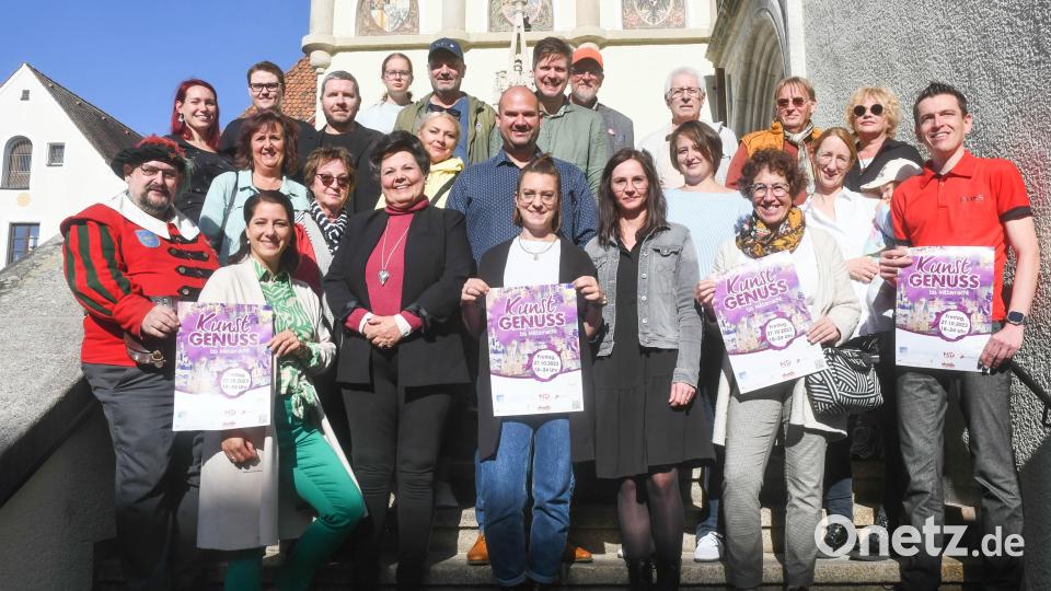 Die Macher stehen bereits in den Startlöchern: Zum Kunstgenuss bis Mitternacht lädt das Stadtmarketing zusammen mit den vielen Vereinen und der beteiligten Geschäftswelt am Freitag, 27. Oktober, ein. Bild: Gabi Schönberger