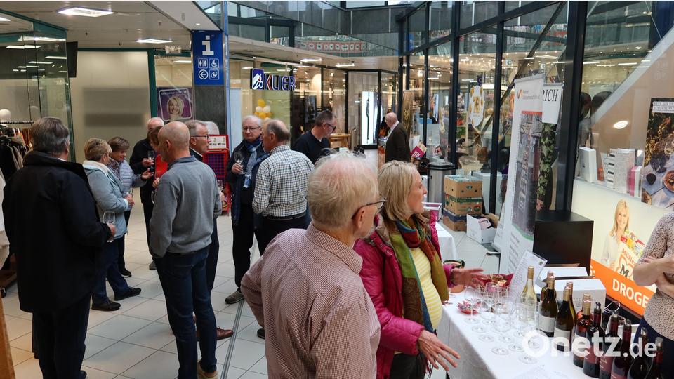 Der Weidener Städtepartnerschaftsverein begrüßt das Weinquartett aus Weiden am See. Bild: Kunz