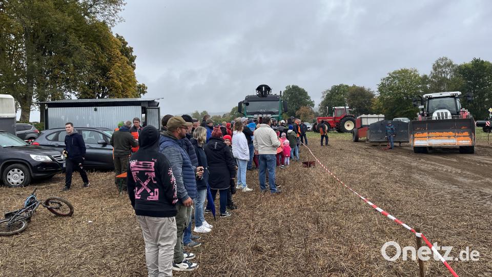 Ein &quot;Tractorpulling&quot; fand am Wappenstein bei Groschlattengrün statt. Bild: Familie Schübel/exb