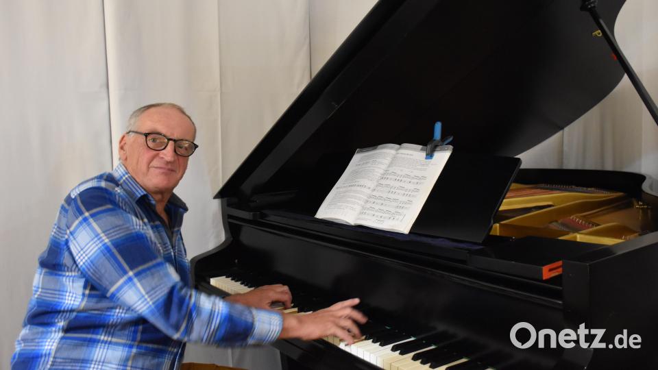 Hermann Schedl unterhielt am Klavier. Bild: ubb