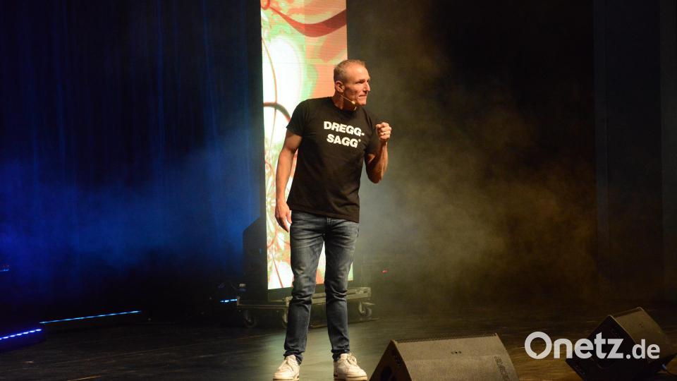 Michl Müller beim Auftritt in der Max-Reger-Halle in Weiden. Bild: bey