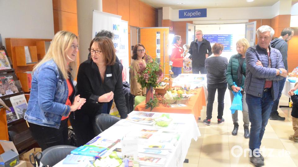 Neben Führungen durchs Gebäude kommen auch die Aussteller sehr gut an bei den Besuchern. Bild: Kunz
