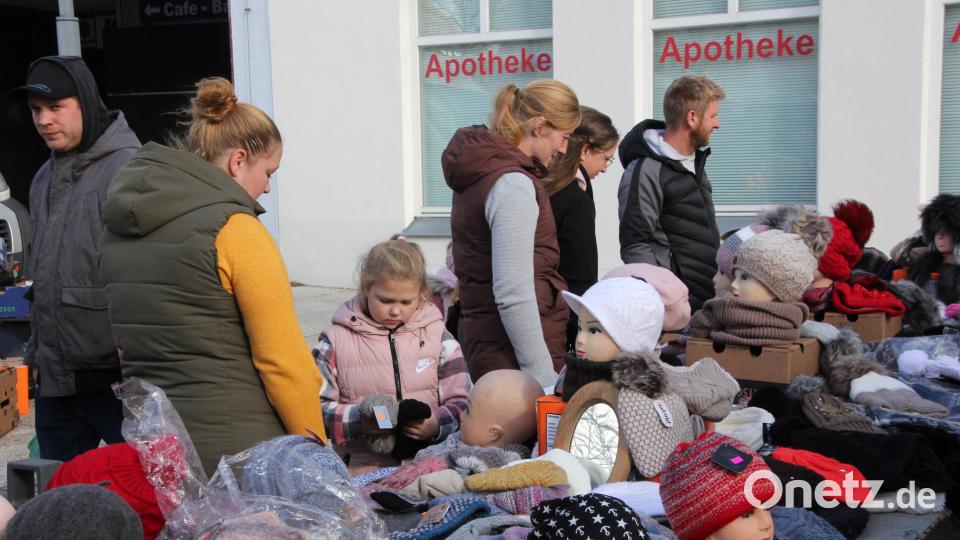 Warme Mützen und Schals für den kommenden Winter waren gefragt. Bild: kro