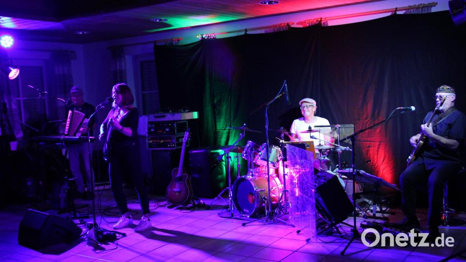 &quot;Farmers Five&quot; überzeugten sowohl mit ihrem feinen Repertoire, als auch mit Spielfreude und handwerklichem Können beim Musikabend des DJK-Fördervereins Fußball. Bild: prh