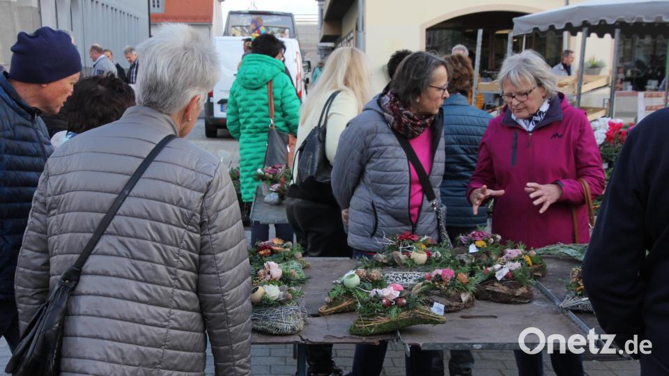 Der absolute Renner waren gut eine Woche vor Allerheiligen natürlich die Blumen- und Grabgestecke, die massenhaft verkauft wurden. Bild: kro