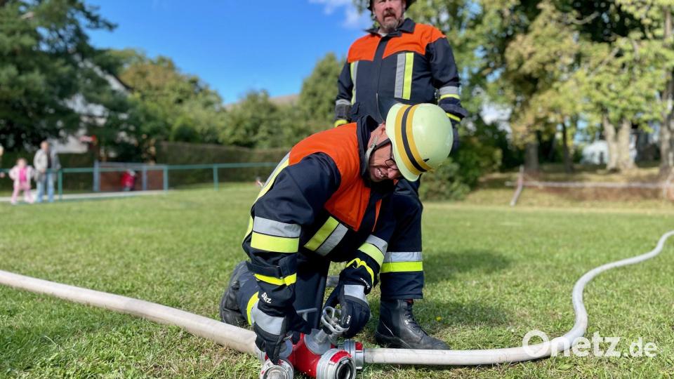 Wasserverteilung. Die Ü40 aus Hohenkemnath ist darin geübt. Bild: brü