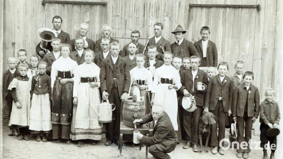 Die Tradition der Kirwafeiern geht bis 1950 und weiter zurück. Dieses Bild zeigt die fröhlichen Kirwaleut 1912. Bild: rpp