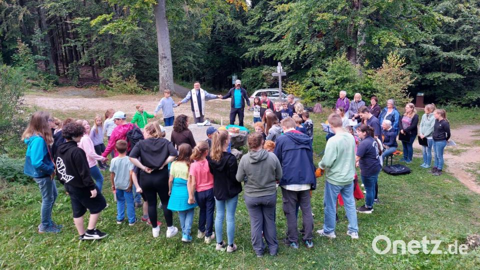 Ministranten aus Brand und Nagel beteiligten sich an der Dekanatsaktion auf der Burgruine Weißenstein. Bild: Maximilian Pravida/exb