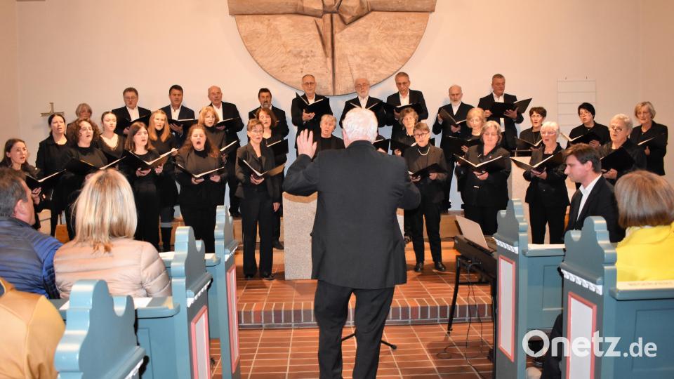 Die Pressather Chorgemeinschaft &quot;St. Georg&quot; gibt ein beeindruckendes Chorkonzert in der Evangelischen Michaelskirche Grafenwöhr. Bild: rgr