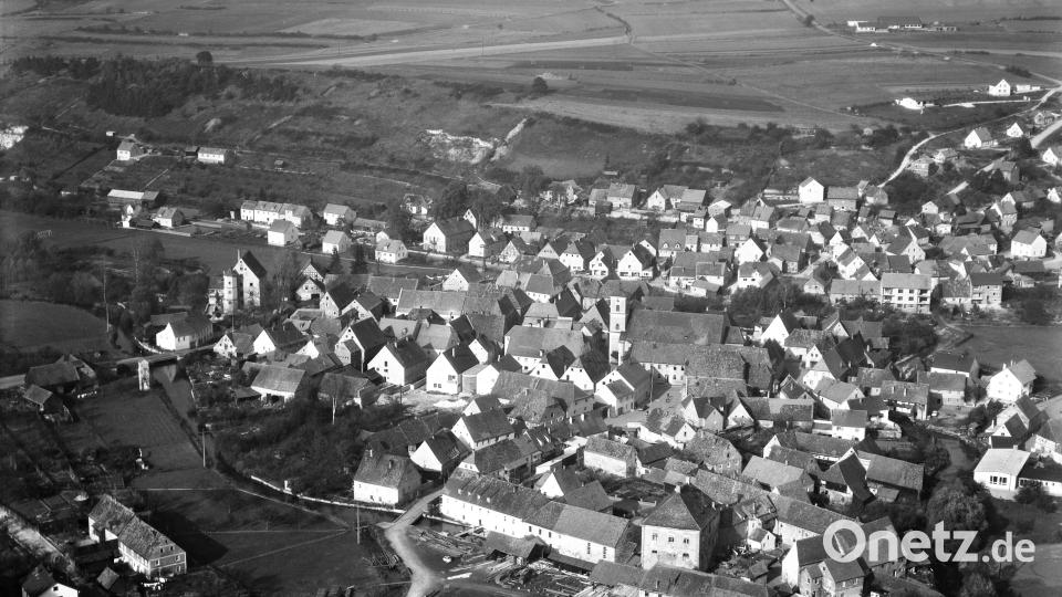 Blick auf den Ortskern im Jahr 1965. Bild: www.Luftbild-Bertram.de/exb