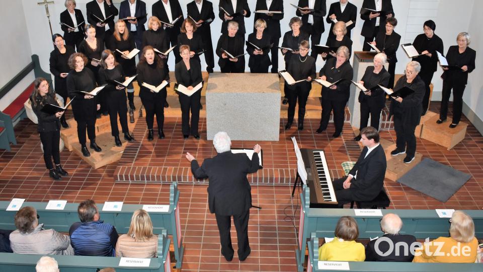 Die Pressather Chorgemeinschaft &quot;St. Georg&quot; gibt ein beeindruckendes Chorkonzert in der Evangelischen Michaelskirche Grafenwöhr. Bild: rgr