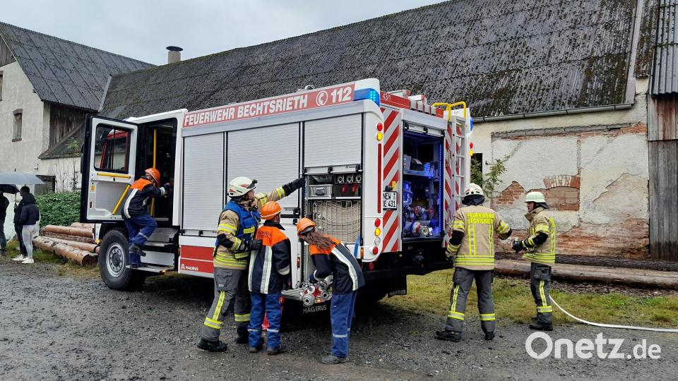 Routiniert arbeiten die Jugendfeuerwehren zusammen. Bild: Feuerwehr/exb