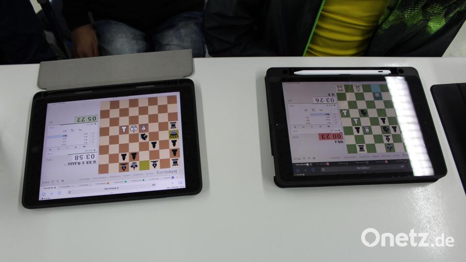 Schulschach stößt an der Realschule in Kemnath schon seit längerer Zeit auf reges Interesse. Bild: Hermann Daubenmerkl, RTO/exb