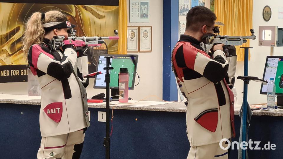 Jasmin Kitzbichler (links) lieferte gegen den Kroaten Andrija Mikuljan mit 399:398 eine Weltklasseleistung ab. Bild: rwo