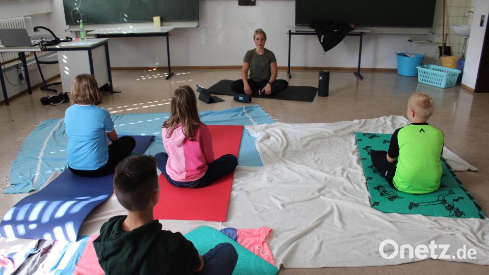 Zum breiten Angebot der gesundheitlichen Orientierung gehörte auch ein Yoga-Kurs. Bild: Hermann Daubenmerkl, RTO/exb