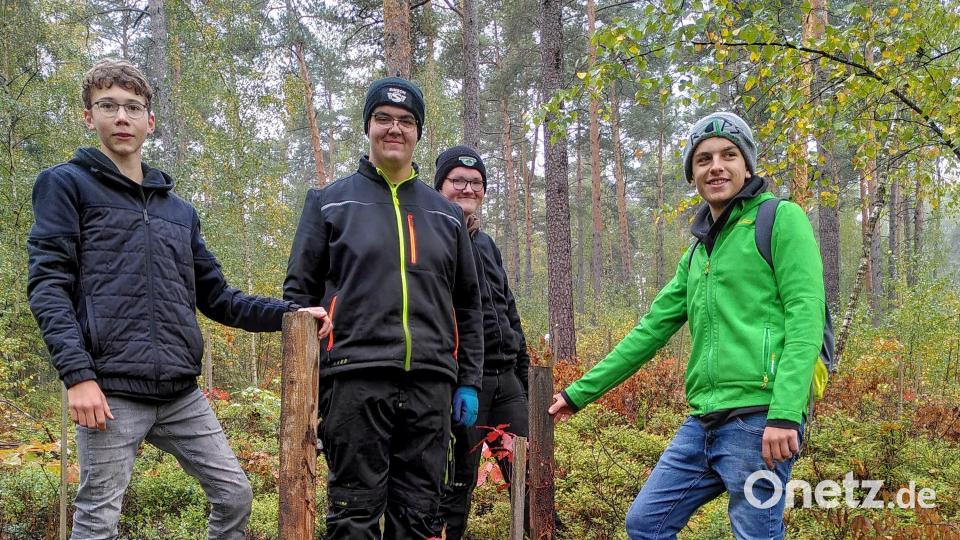 Die Schüler der Klasse 9M9 waren unterwegs im Zukunftswald. Bild: Grund- und Mittelschule Kemnath/exb