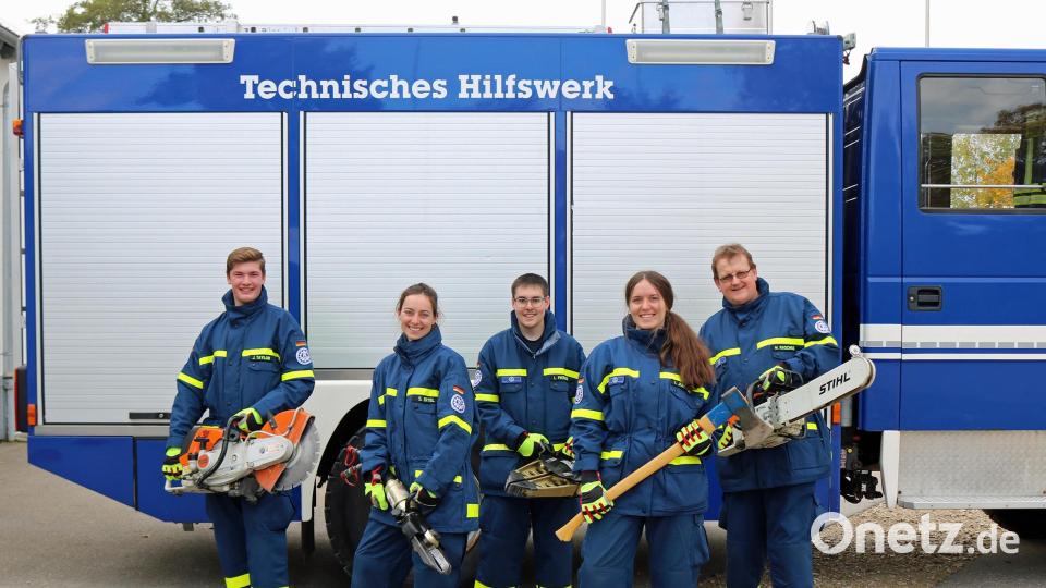 Die fünf neuen Einsatzkräfte des THW Amberg (von links) Justin Taylor, Simone Ertel, Lukas Fröhler, Inga Jüntgen, Werner Raschke. Bild: Marina Grasser/exb
