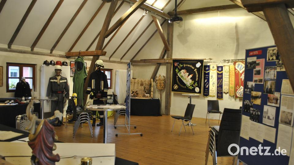 Der Kulturstadl ist gefüllt mit vielen Gebrauchsgegenständen der Feuerwehr Schnaittenbach, aber auch mit Schautafeln mit Fotos und Zeitungsberichten aus vergangenen Zeiten bis in die Gegenwart. Bild: wfw