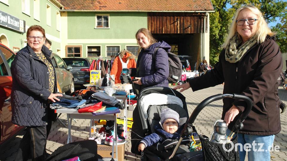 „Nie ohne „Beute“ fährt diese Familie aus Nabburg nach Hause. Den Anfang macht hier eine Backform. Bild: Christian Koch/exb