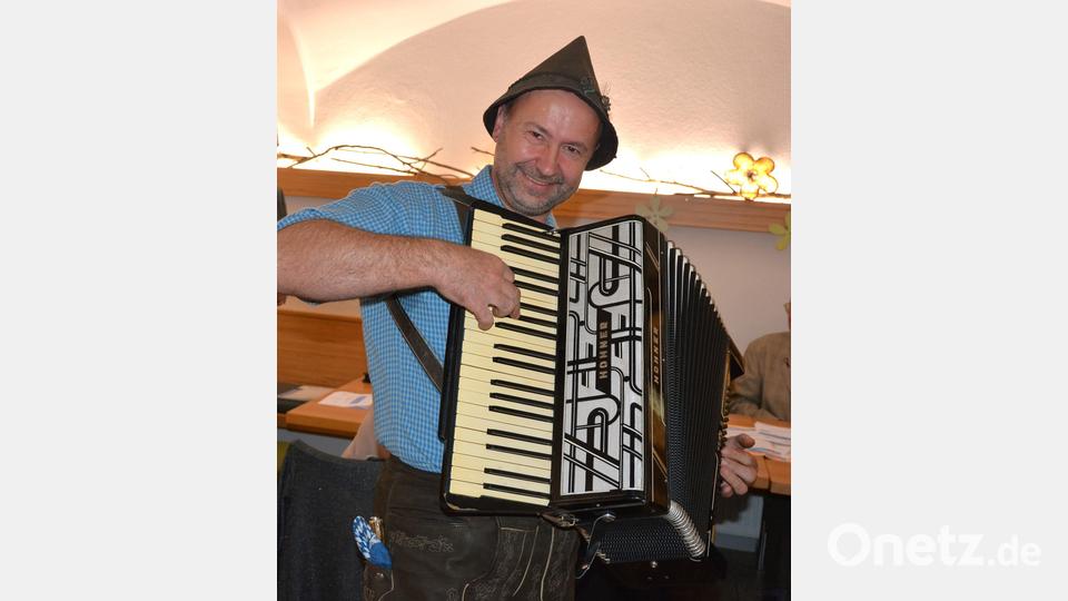 Musiker Alexander Mayer umrahmte die Festveranstaltung. Bild: jr