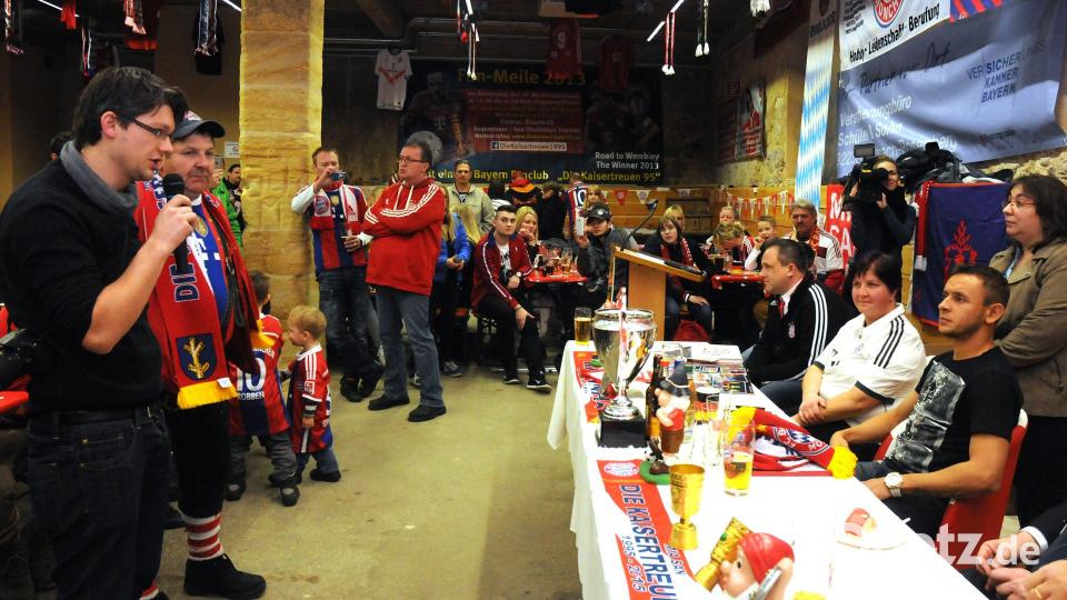 Ex-Bayern-Star Rafinha (rechts) beim Besuch in Vilseck. Archivbild: Stephan Huber