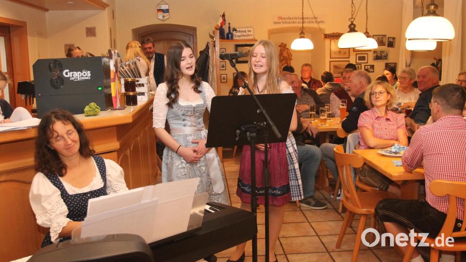 Viel Beifall gibt es für Jennifer Bock, Romina Süß und Susanne Schieder (von rechts). Bild: pi