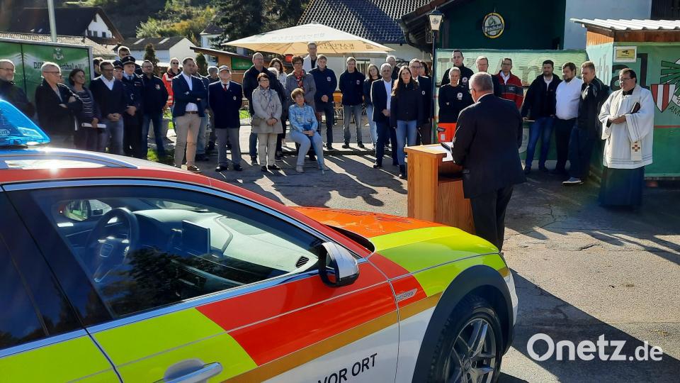 Bürgermeister Anton Peter lobte das Engagement der Helfer vor Ort und betonte:
&quot;Die machen das alles ehrenamtlich.&quot; Bild: oe