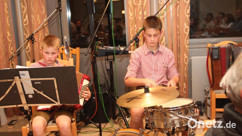 Tobias und Bastian Völkl (von links) erhalten viel Beifall. Bild: pi