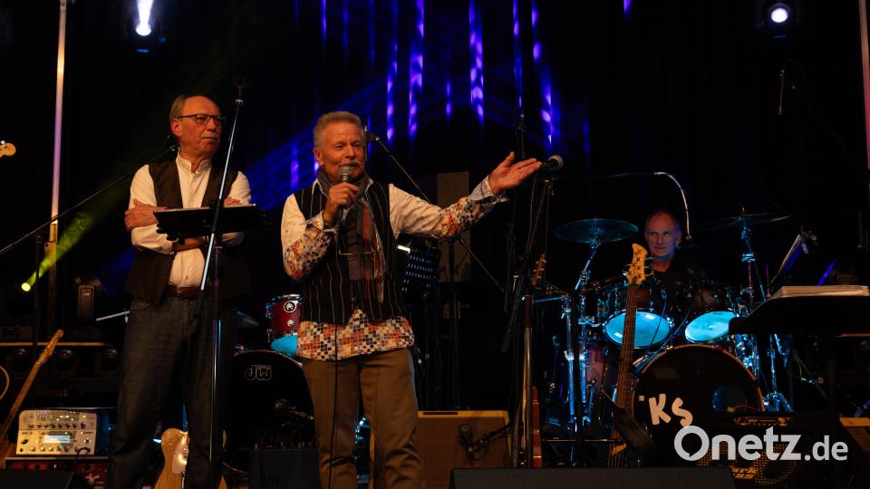 Jürgen Weiner (rechts) hat die Musikshow &quot;Beatfieber&quot; iin Zusammenarbeit Roland Rischawy (links) ins Leben gerufen Bild: rw