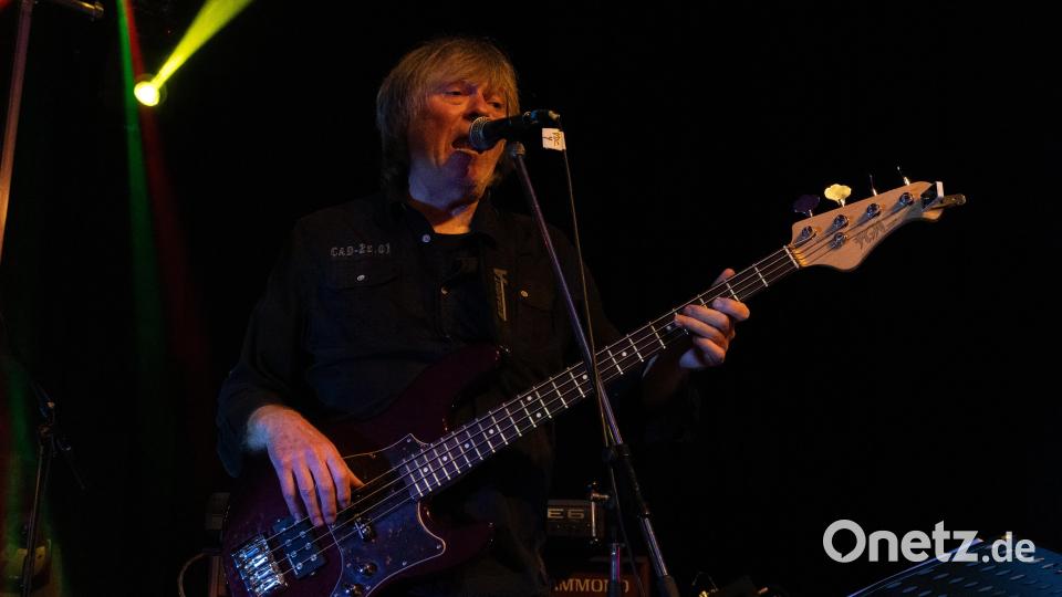 Bass der Allstar-Band. Bild: rw