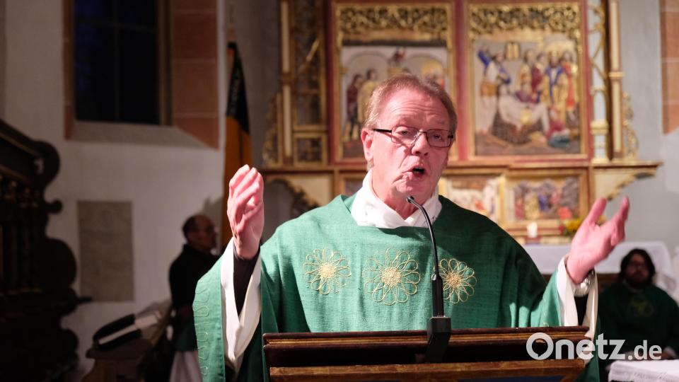 &quot;Gehet hin und handelt mit der Botschaft der Liebe&quot;. Diözesan-Männerseelsorger Harald Scharf beim Jubiläumsgottesdienst des Männervereins Bild: do