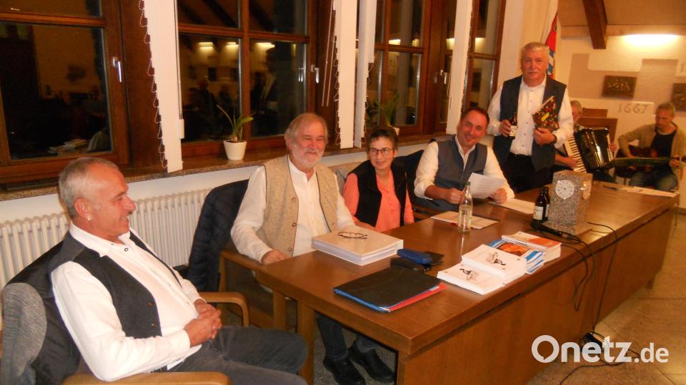 Die Akteure des Mundartabends von links: Wolfgang Leo Bäumler, Günter Weber, Gertraud Mois, Markus Keßler und Helmut Erndt. Bild: jba