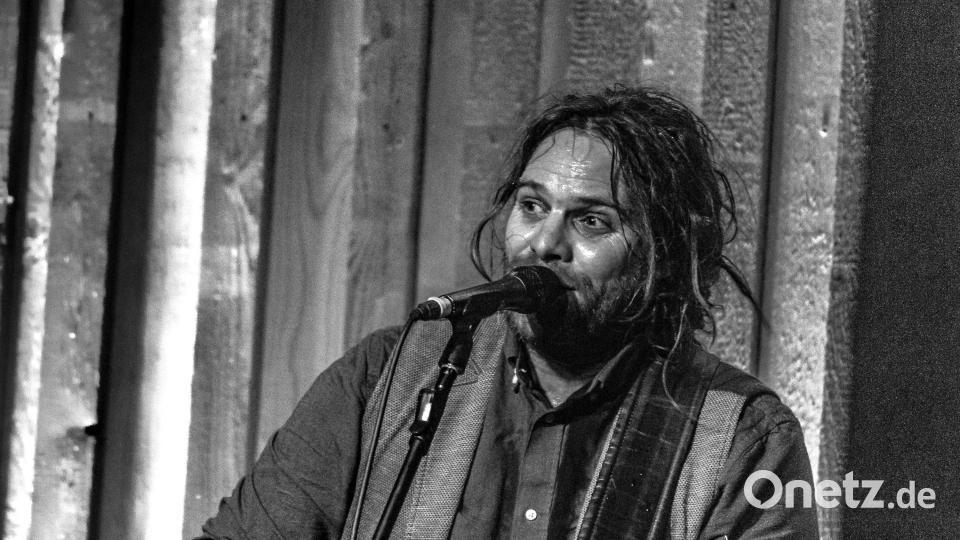 Der "Bulldogfahrer" und Liedermacher Keller Steff auf Solo-Tour in Amberg Bild: exb/Kerstin Schraml