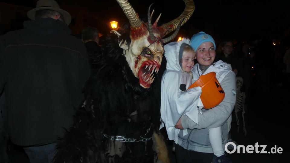 Tolle Masken zeigten die Perchten. Aber auch einige geschminkte Horrorgesichter waren durchaus gruselig. Bild: rn