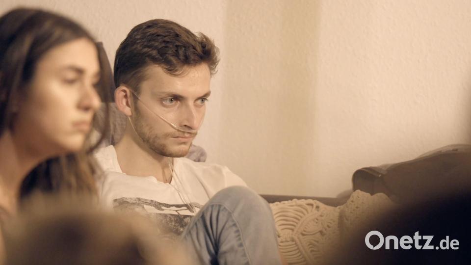 Philipp Mickenbecker hatte auf Youtube Millionen Follower. Bevor er an Krebs starb, wurde er die letzten Monate seines Lebens von einem Kamerateam für ein berührendes Filmprojekt begleitet. Bild: Siloam Productions/exb