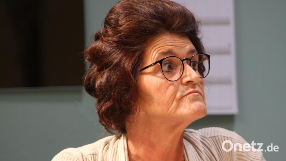 Mathilde Pfeiffle (Johanna Thoma) ist erschüttert: Offenbar gibt es ein Geheimnis, das die Urlaubsrückkehrer lieber für sich behalten möchten ... Bild: wro
