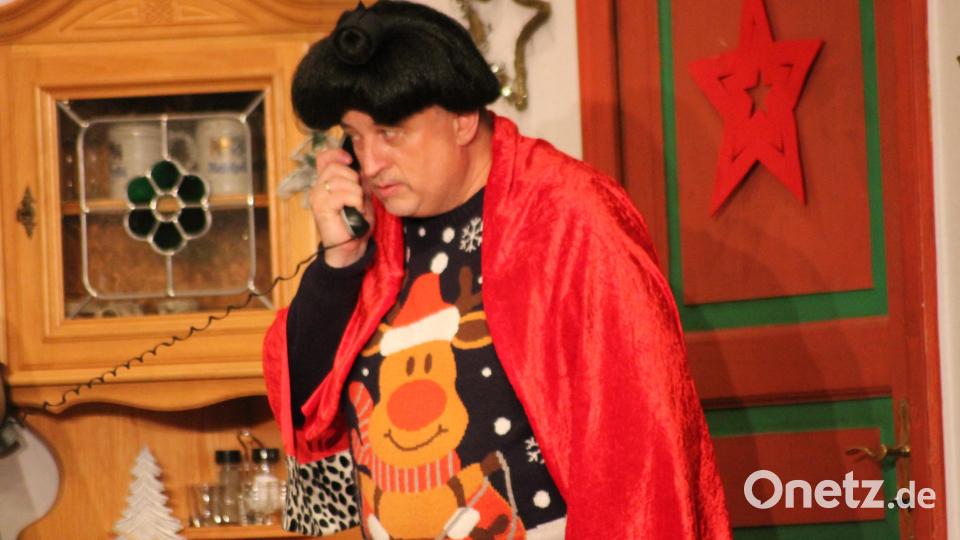 Der angebliche Anruf aus Sotschi kommt für Hans-Peter (Josef Kleber) gelegen. Bild: pi