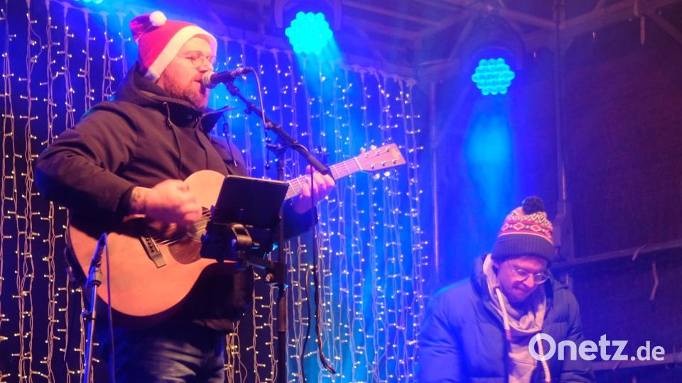 Ein adventliches &quot;Heimspiel&quot; gab&#039;s für Ben Stone und Max Lehner (rechts). Bild: mab