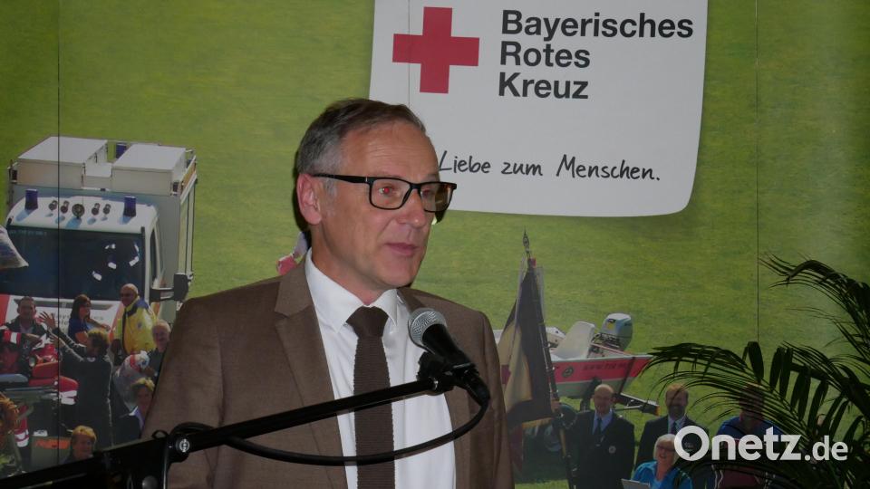 Bürgermeister Bernd Sommer wies darauf hin, dass die Stadt vieles gemeinsam mit dem BRK mache, wie zum Beispiel das Sponsoring der Helfer vor Ort (HvO). Bild: hmr