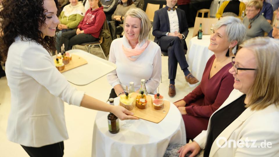 Auch die Kulinarik war Bestandteil des Theaterdinners. Eine feine Auswahl von Pintxos verwöhnte die Besucher. Bild: do