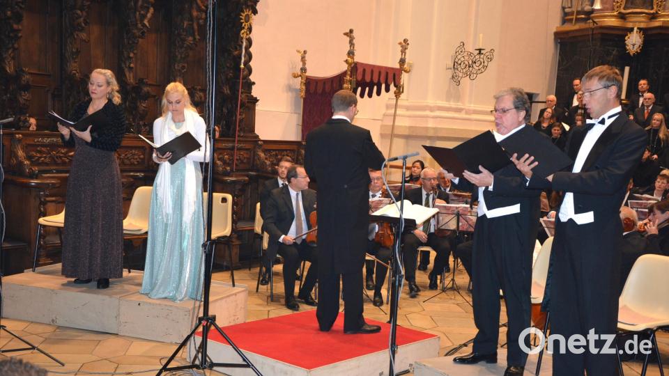 Die Solisten des Konzerts: von links Manuela Falk (Sopran) und Jana Hrochová (Alt) sowie (von rechts) David Szendiuch (Bass) und Tomáš Černý (Tenor). Bild: jr
