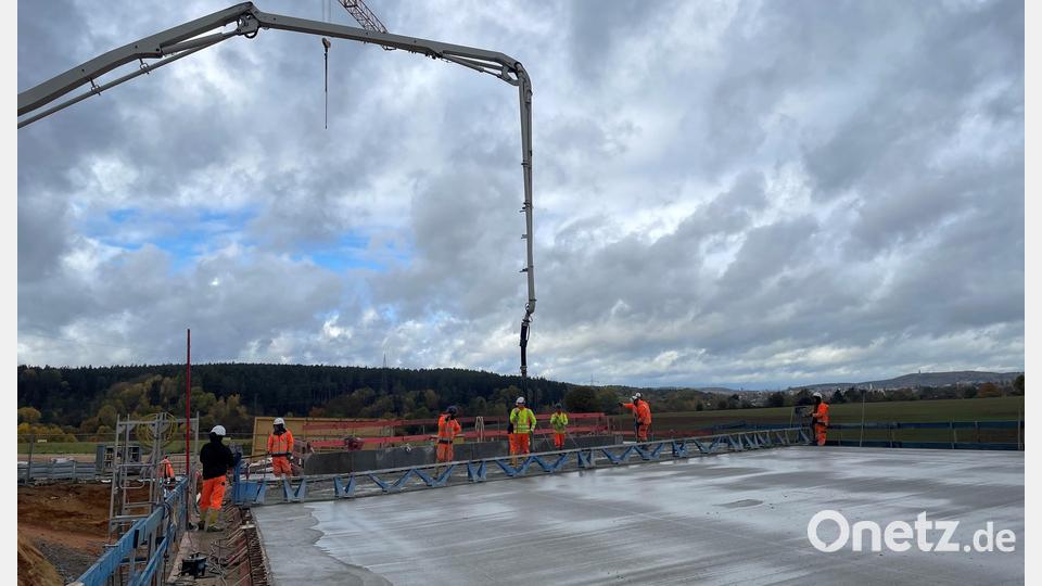 Der Überbau der zweiten Brücke der Westumgehung bei Kümmersbruck wurde Ende Oktober betoniert. Bild: Stefan Noll